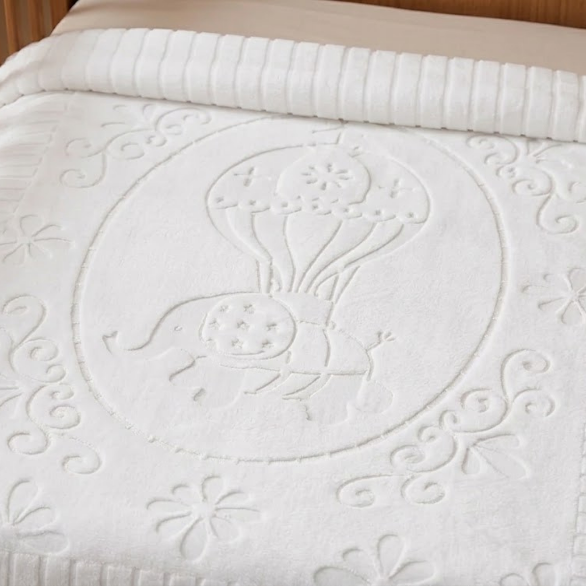 Cobertor Jolitex Relevo Touch Texture Branco 80x1,10cm