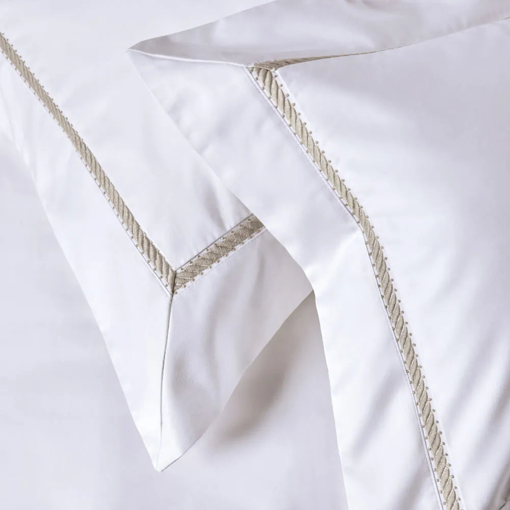 Almofada Rinzeira Trussardi Frezzano 300 Fios Cetim 100% Algodão Branco Legno 30x40cm