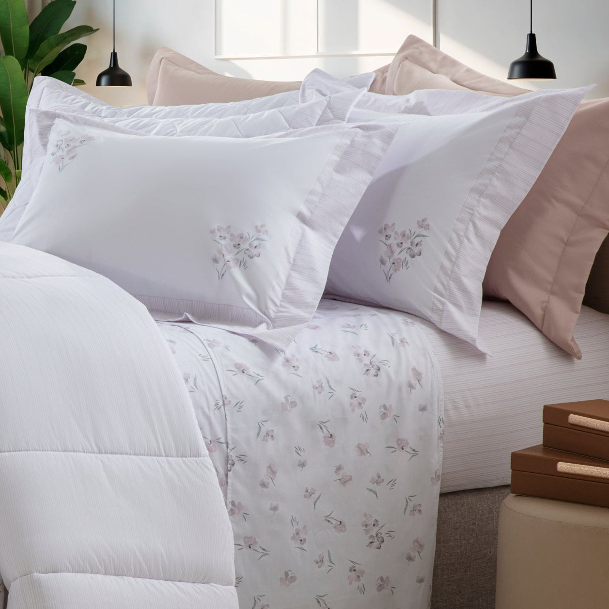 Cobreleito Solteiro Kacyumara Vida Bela 200 Fios Liry com 1 Porta Travesseiro 1,80m x 2,40m