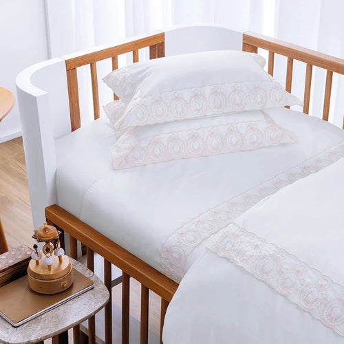 Edredom Trussardi Olivia Baby Branco e Soft Nude – 1,10 x 1,60m