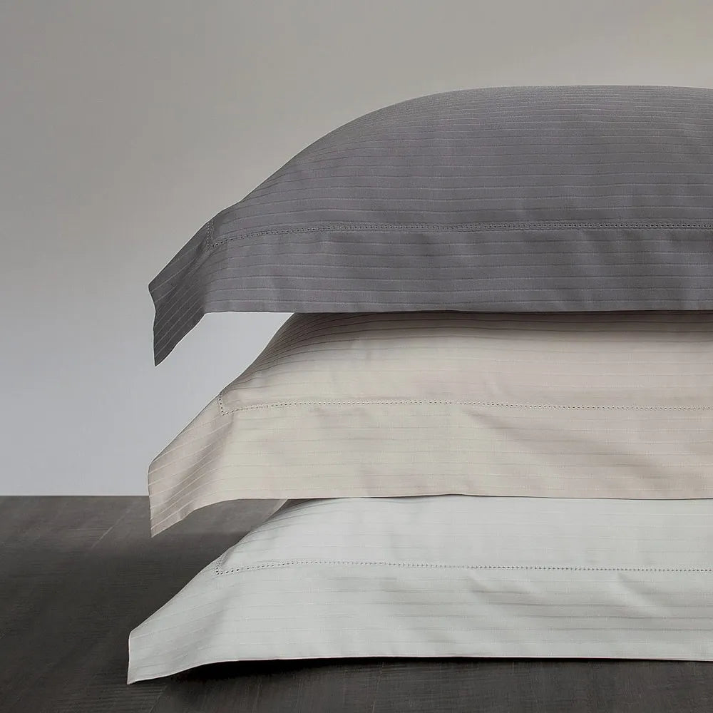 Fronha Buddemeyer Damask Stripes Branco 50cm x 70cm 300 Fios Cetim