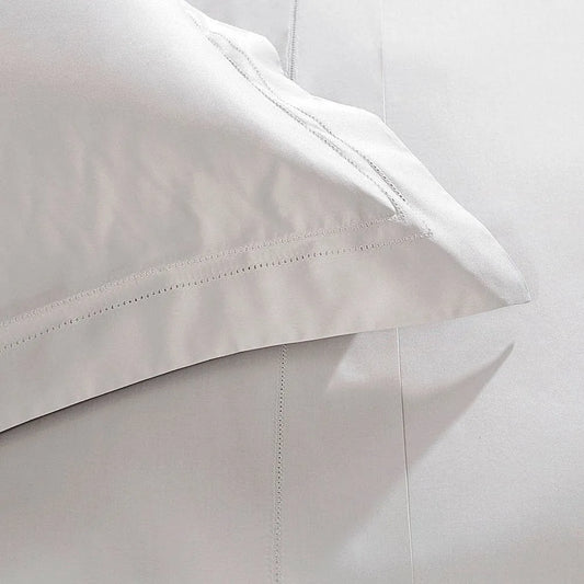 Fronha Buddemeyer Luxus Dallas II 600 Fios com 3 Abas Branco 50cm x 90cm