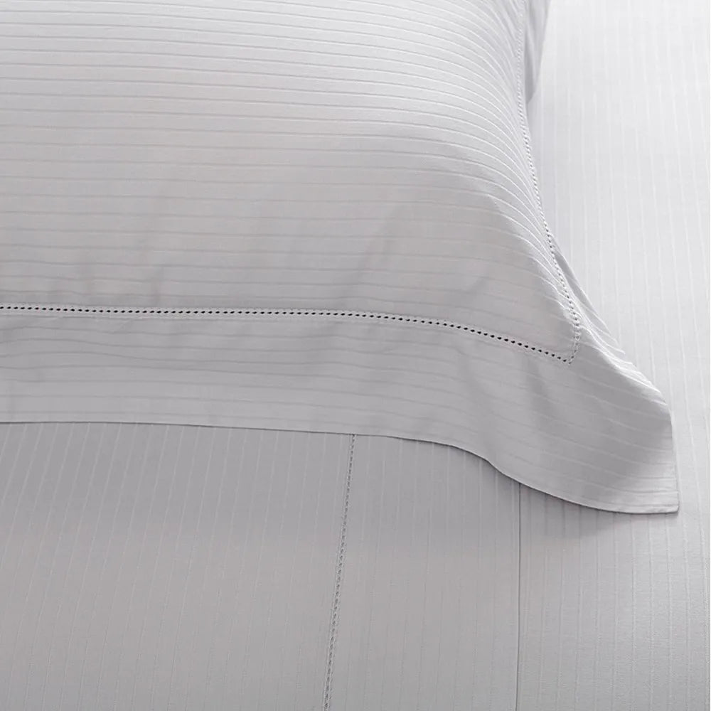 Fronha Buddemeyer Damask Stripes com 3 Abas e Ajour – Cinza