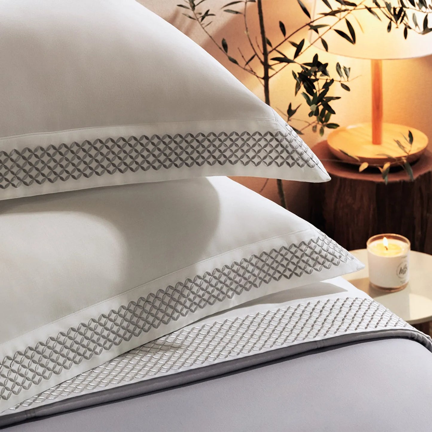 Jogo de Cama King Altenburg Haus Minimal Branco 300 Fios Cetim 100% Fibra de Bambu (4 Peças - 2,80m x 2,60m)