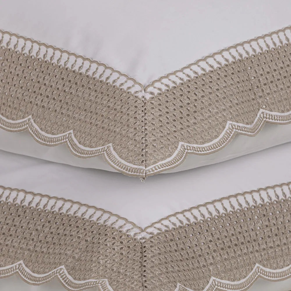 Super Fronha Trussardi Martorana 300 Fios 100% Algodão Egípcio Branco/Legno 50x90cm
