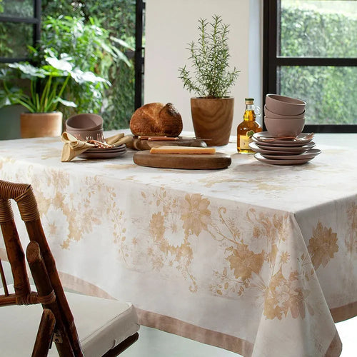 Toalha de Mesa Buddemeyer Granthan Quadrada Amarelo Ocre 2,20m x 2,20m