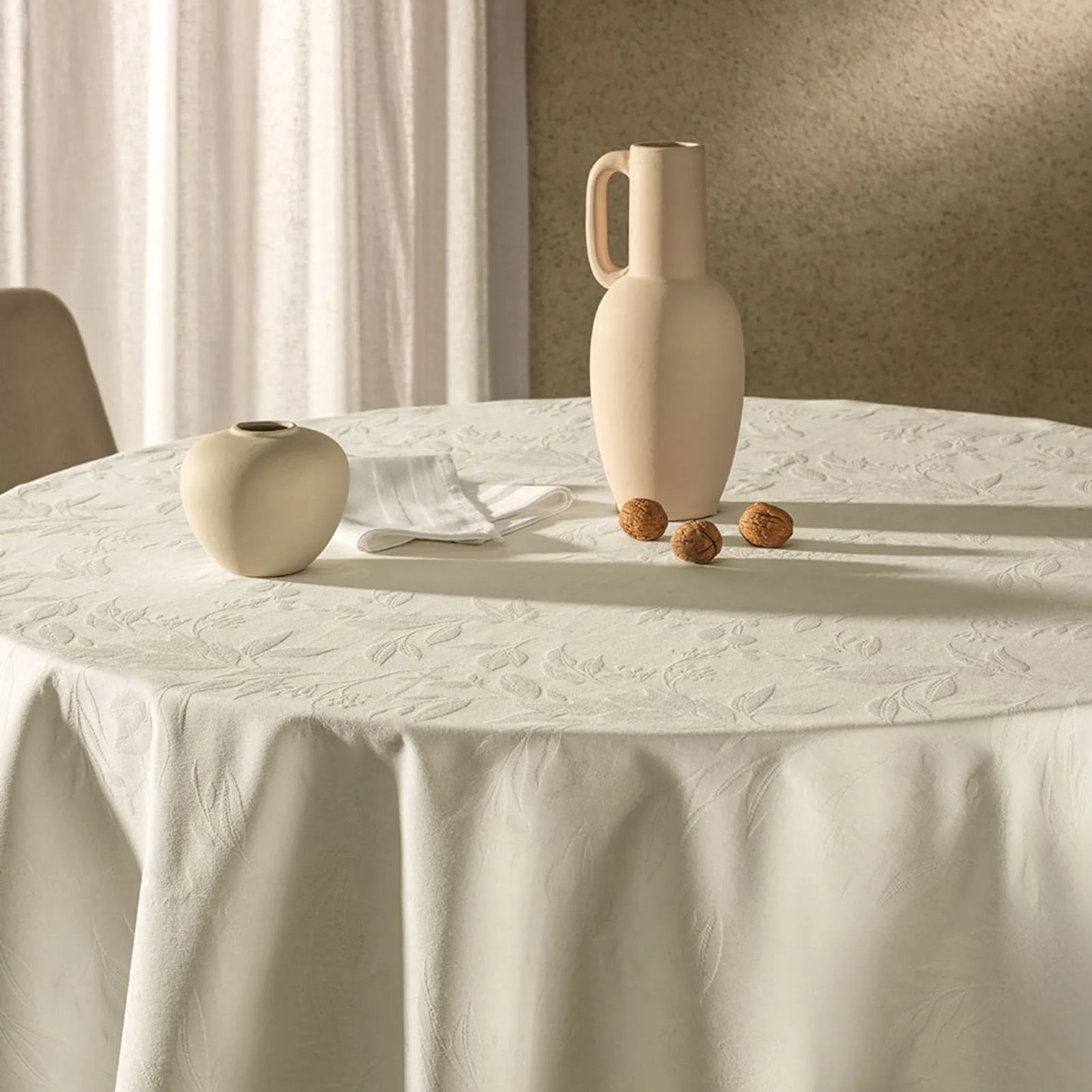 Toalha de Mesa Karsten Katherine Branco Retangular – 1,60 x 2,70m