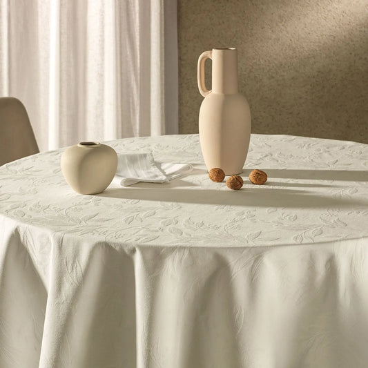 Toalha de Mesa Karsten Katherine Branco Retangular – 1,60 x 2,70m