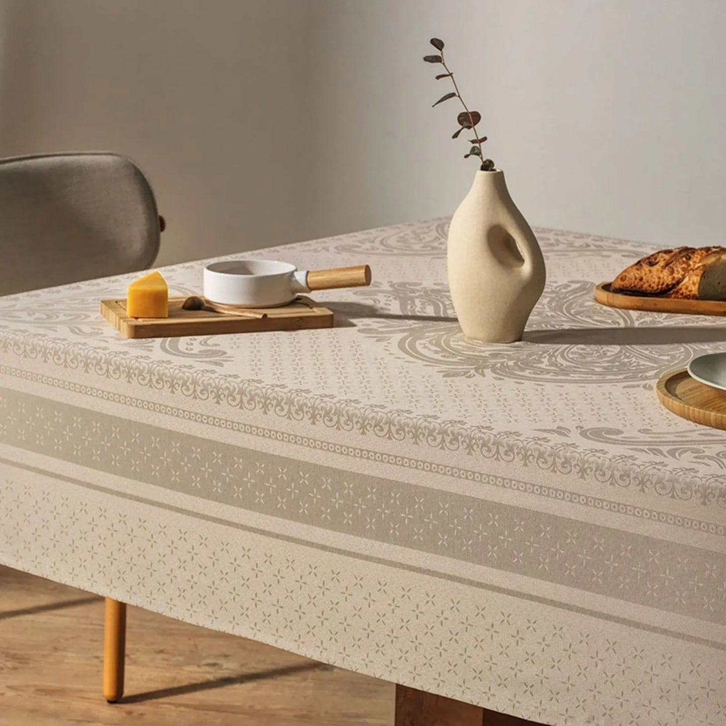 Toalha de Mesa Retangular 6 Lugares Karsten Celebra Lesier Bege 1,80m x 2,20m