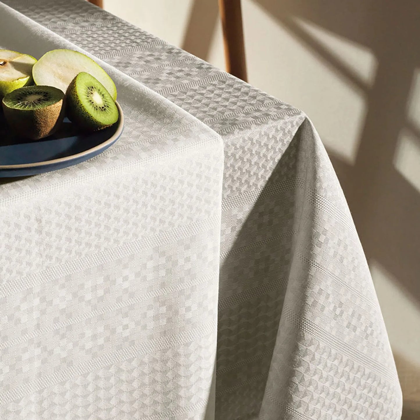 Toalha de Mesa Retangular 8 Lugares Karsten Sempre Limpa Artemis Branco 1,60m x 2,70m