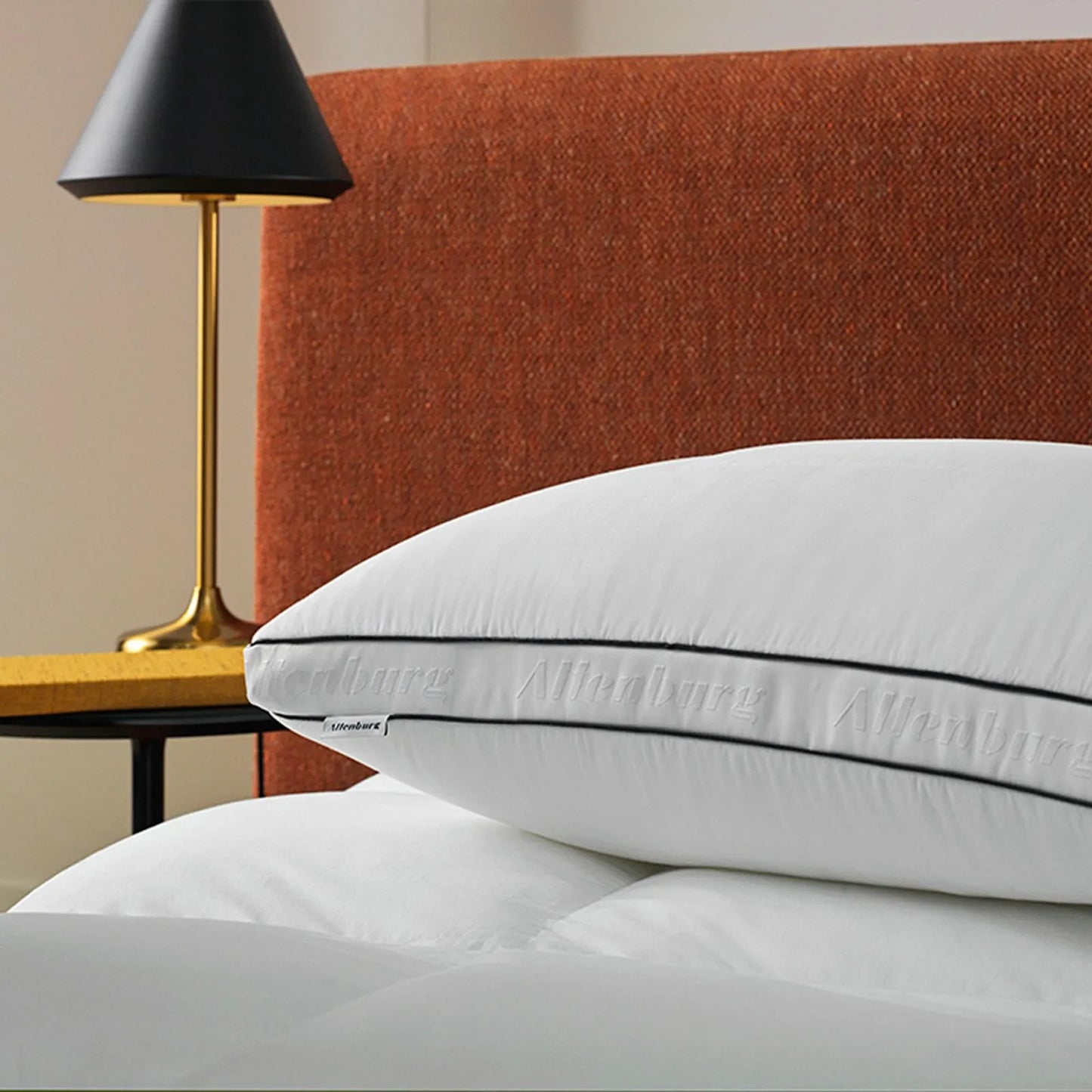 Travesseiro Altenburg Black 46cm x 66cm Branco