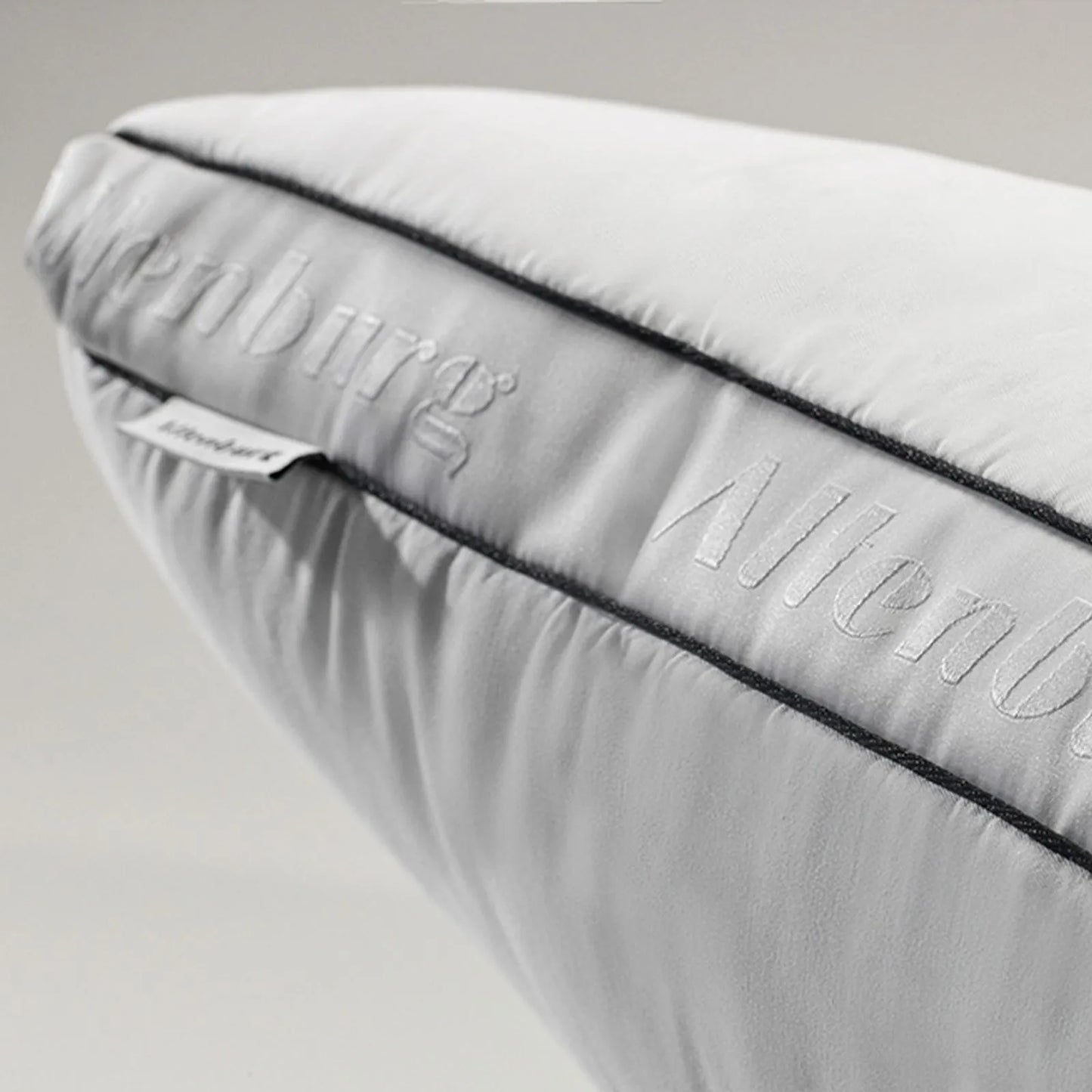 Travesseiro Altenburg Black 46cm x 66cm Branco