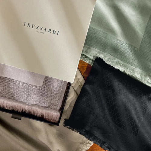 Xale Trussardi Fascínio Jacquard 100% Viscose Rosa 145x145cm