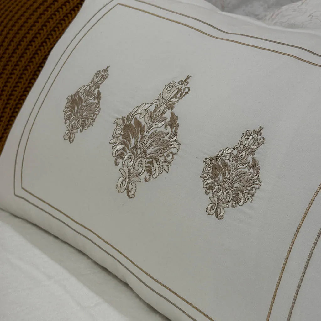 Capa de Almofada Bordada Herança 300 Fios Acetinados 35x60cm