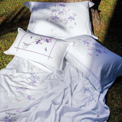 Capa de Almofada Bordada Orquídea Celeste 300 Fios Acetinados 35x60cm