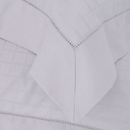 Fronha Damask Square 3 Abas 50x70 cm Cor Cinza Light 300 Fios 100% Algodão Cetim