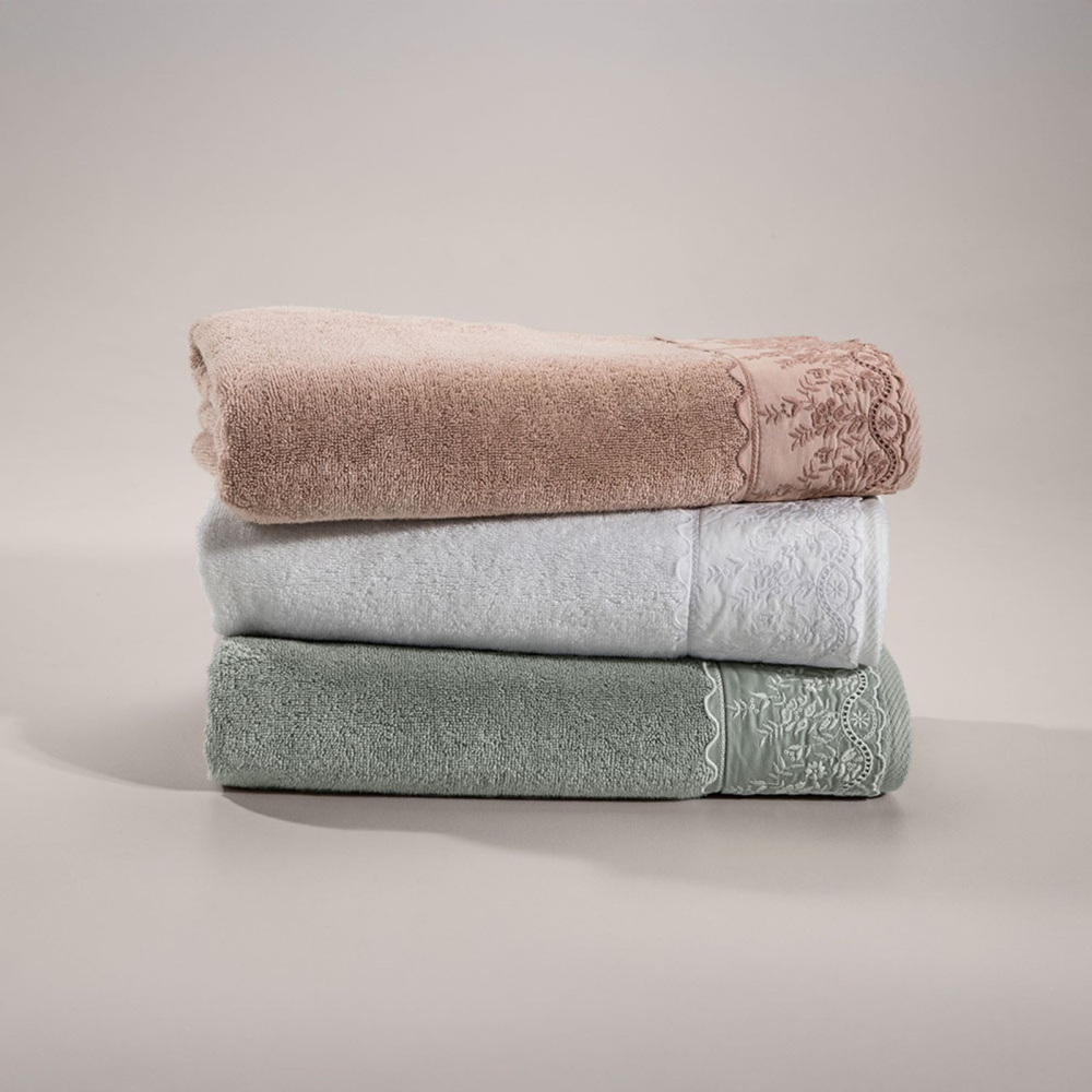 Toalha de Banho com Bordado Fio Penteado Antônia Rose