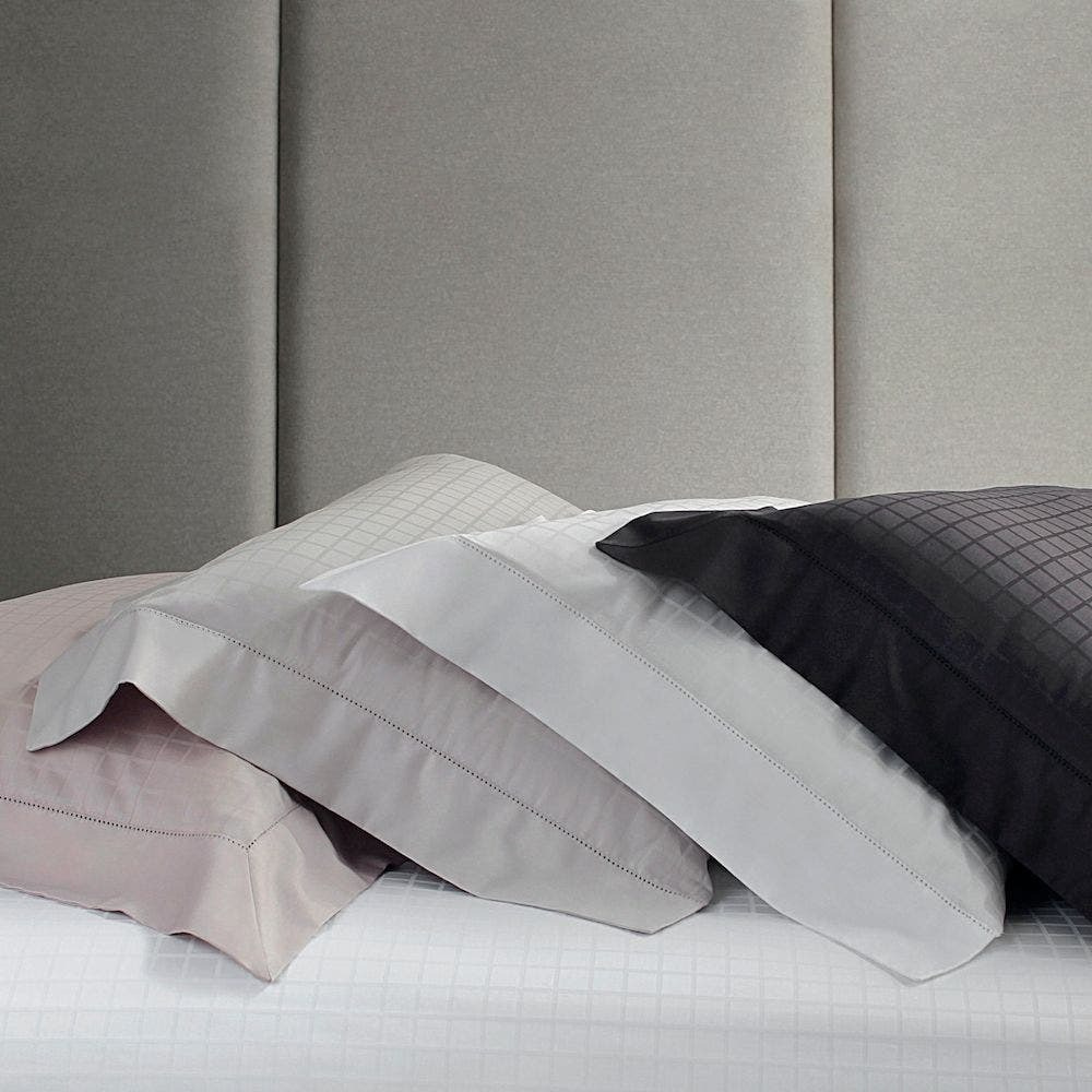 Fronha Damask Square 3 Abas 50x90 cm Cor Branco 300 Fios 100% Algodão Cetim