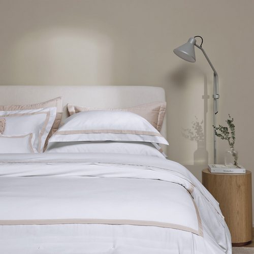 Jogo de Cama Trussardi Vercelli 100% Algoão 300 Fios 240 x 280cm Queen Branco/Rose