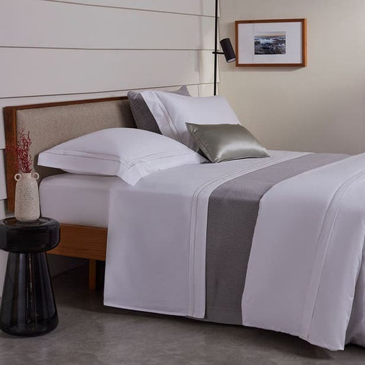 JOGO DE CAMA QUEEN TRENTO BRANCO C/ BORDADO PRATA 2,60X2,90CM
