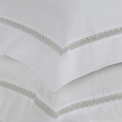 Jogo de Colcha Trussardi Vitalle Queen 3 Peças 100% Algodão Branco e Rose 2,60x2,80m